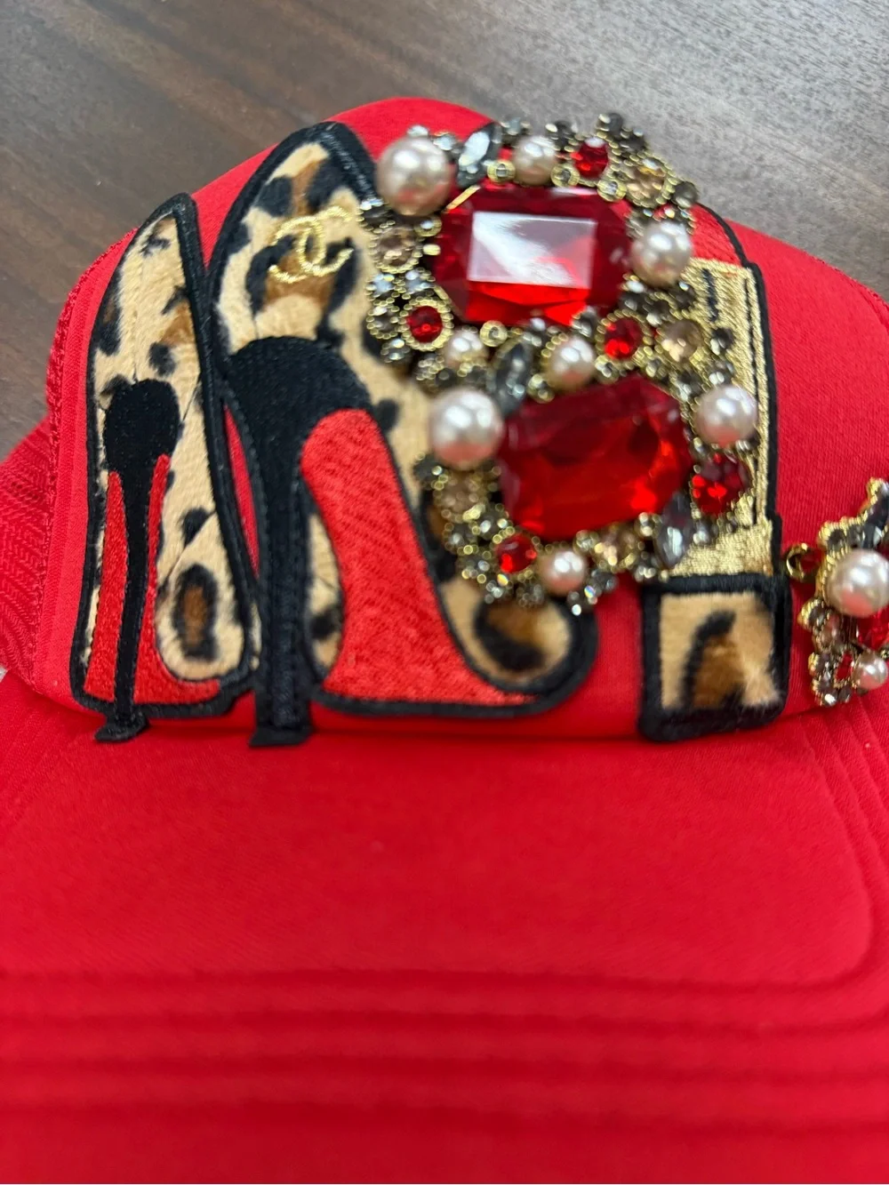 New Embellished Red Women's Baseball Cap with Leopard Heel Motif